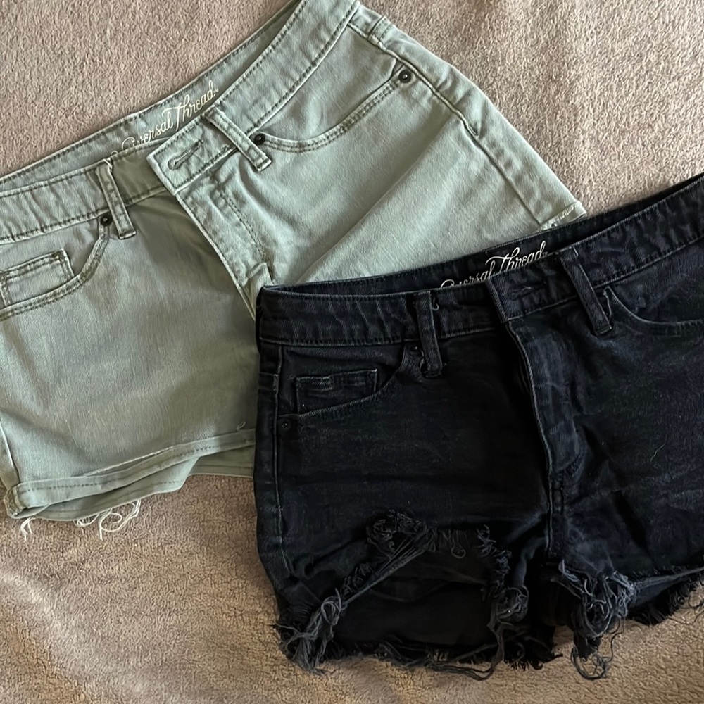 2 Pairs of Universal Thread Shorts